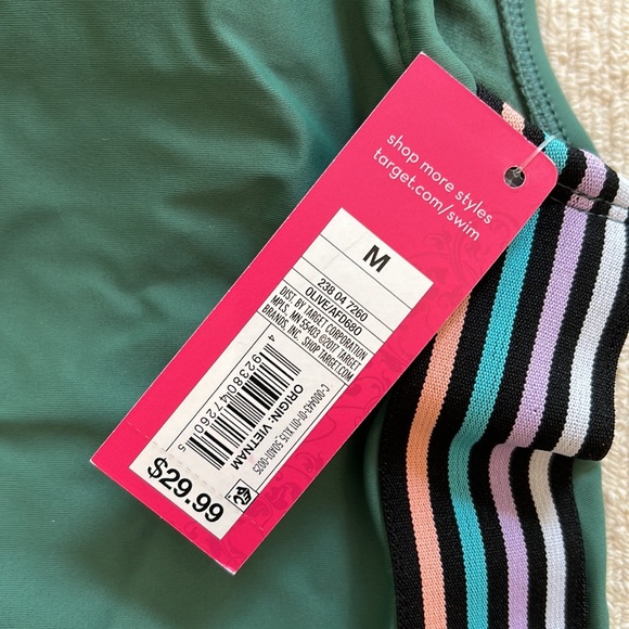 One piece - Picture 2 of 3